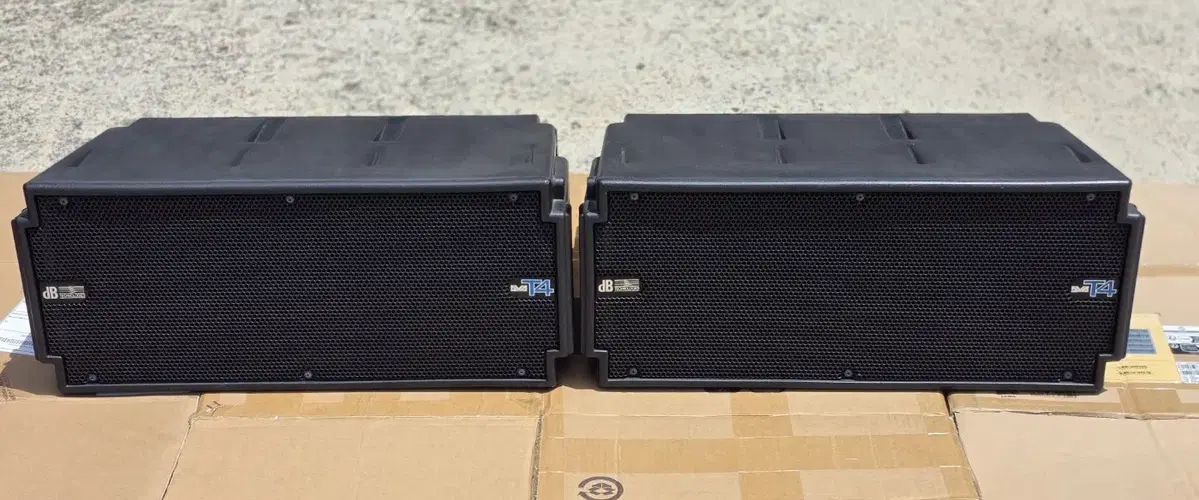 dB TECHNOLOGIES] DVA T4 중고 엑티브 라인어레이 스피커