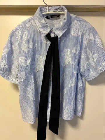 ZARA 블랙 리본 포함 스카이블루 블라우스