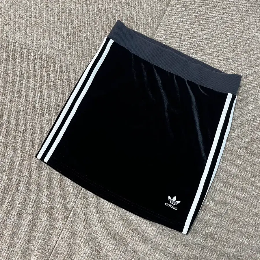 [S] 아디다스 벨벳 스커트