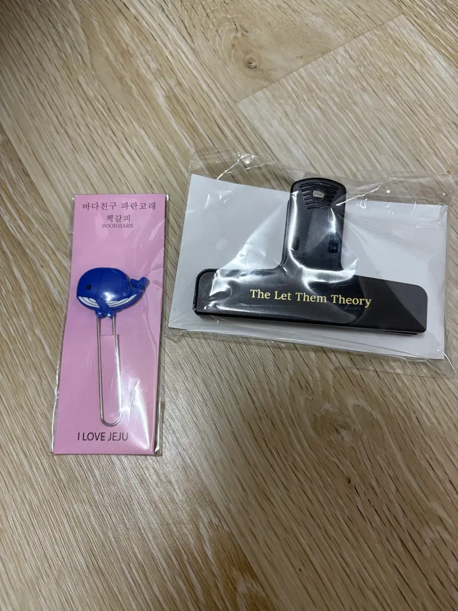 The Let Them Theory 집게 / 바다친구 과자 고래 책갈피