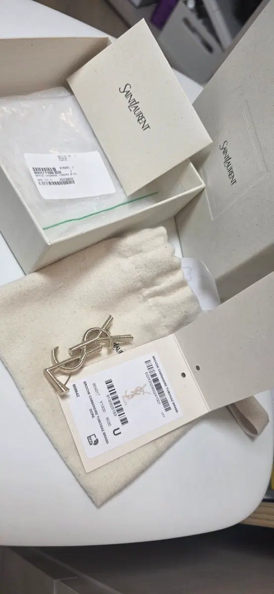 생로랑 YSL 카산드라 브로치 골드