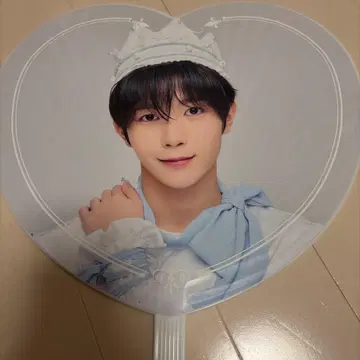 NCT WISH 팬미팅 하트 모양 부채 료우