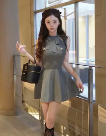 다리치 넥 리본 플리츠 니트 미니 원피스