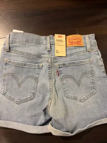 [ 미사용 새상품 ] Levi's 미드 길이 숏팬츠 W24