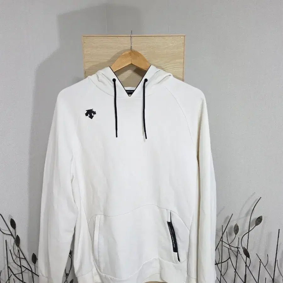 데상트 후드티 화이트 후드티 배송비 포함 5,500원 옷정리12