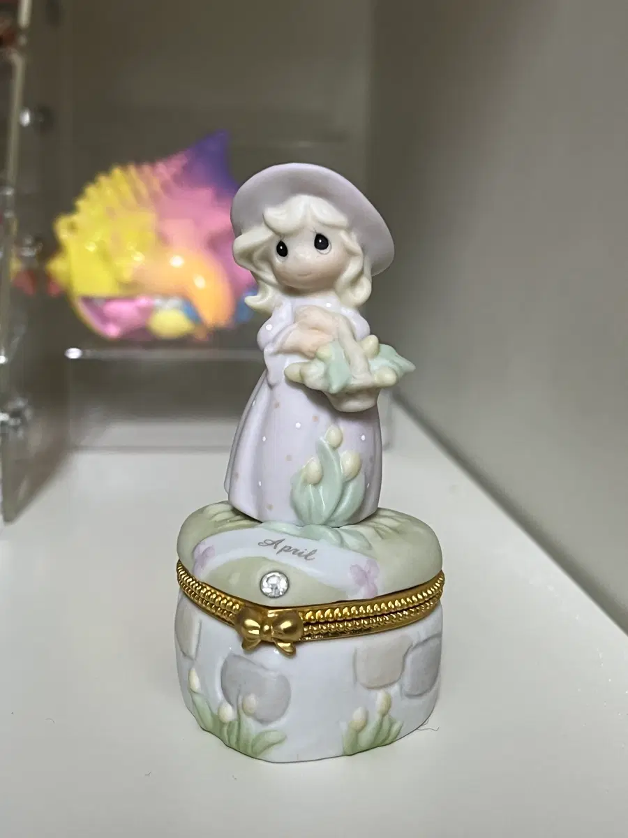 프레셔스 모먼트 4월탄생석 보석함 피겨린