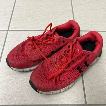 UNDER ARMOUR 러닝화 레드