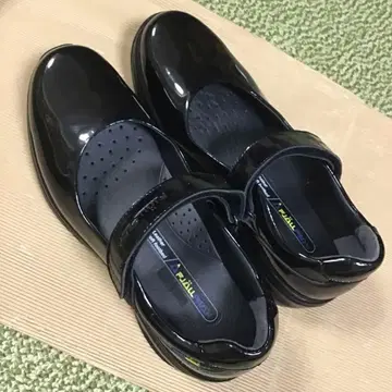 TUBLOCK 스트랩 펌프스 블랙 에나멜 23.5cm