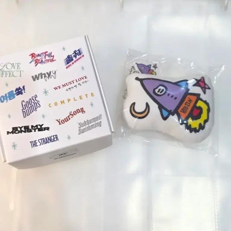 온앤오프 8주년 팝업 MD 랜덤 쿠션 키링 효진 뷰뷰