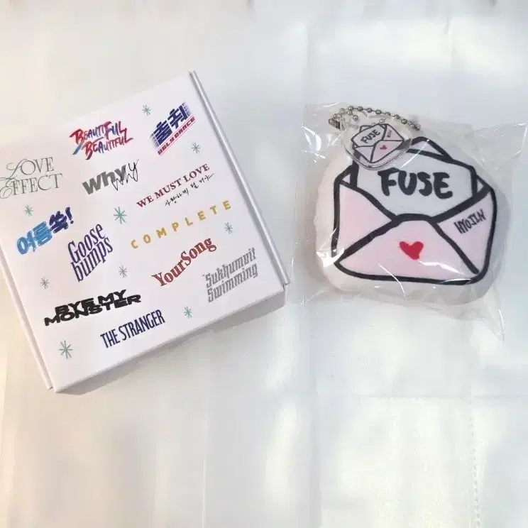 온앤오프 8주년 팝업 MD 랜덤 쿠션 키링 효진 사될