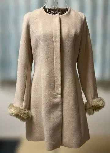 [ dazzlin ] 노카라 퍼 장식 코트 베이지