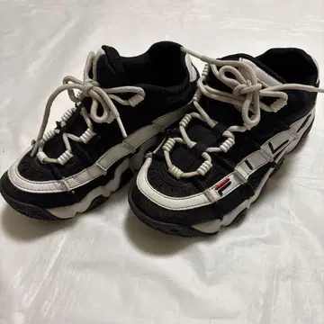 FILA: 통굽 스니커즈 바리케이드