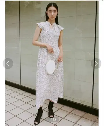 플레어 칼라 원피스 스나이델