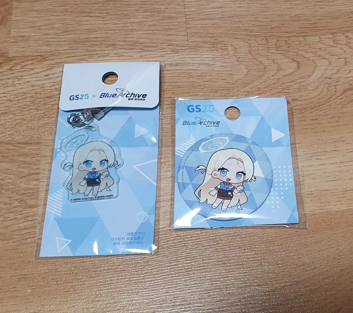 블루아카이브 gs25콜라보 아크릴키링+캔뱃지 소라