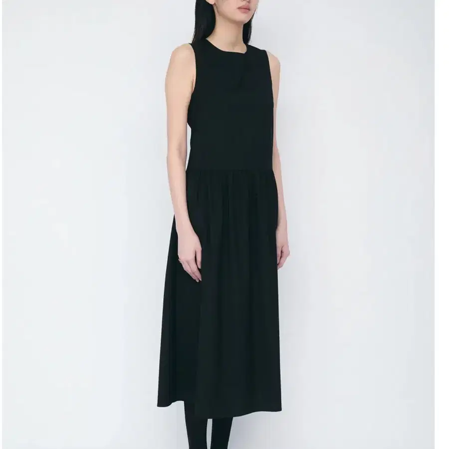 Cosmoss 코스모스 back hole maxi dress