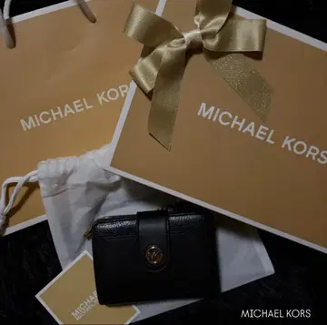 MICHAEL KORS 이단 접이식 지갑 블랙