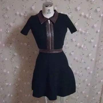 다리치 카라 부착 가죽 느낌 절개 반팔 미니 원피스 블랙