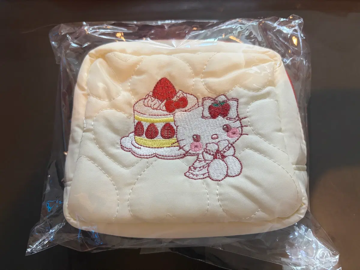 쇼트케이크 키티 퀄팅파우치