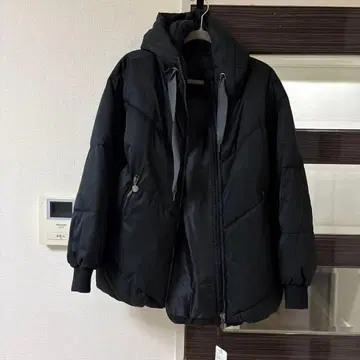 여성용 후드 부착 패딩 자켓 블랙