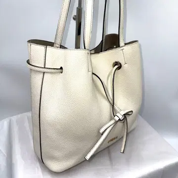 새상품급 훌라 코스탄자 토트백 천연 가죽 아이보리 복조리 리본