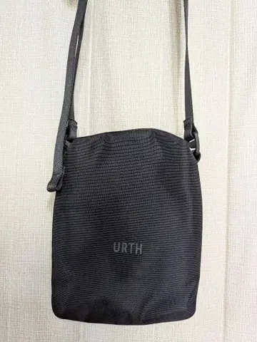 새상품급 URTH 안데사이트 카메라백 블랙