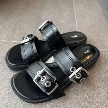 [새상품 미사용] ZARA 버클 플랫 샌들 블랙