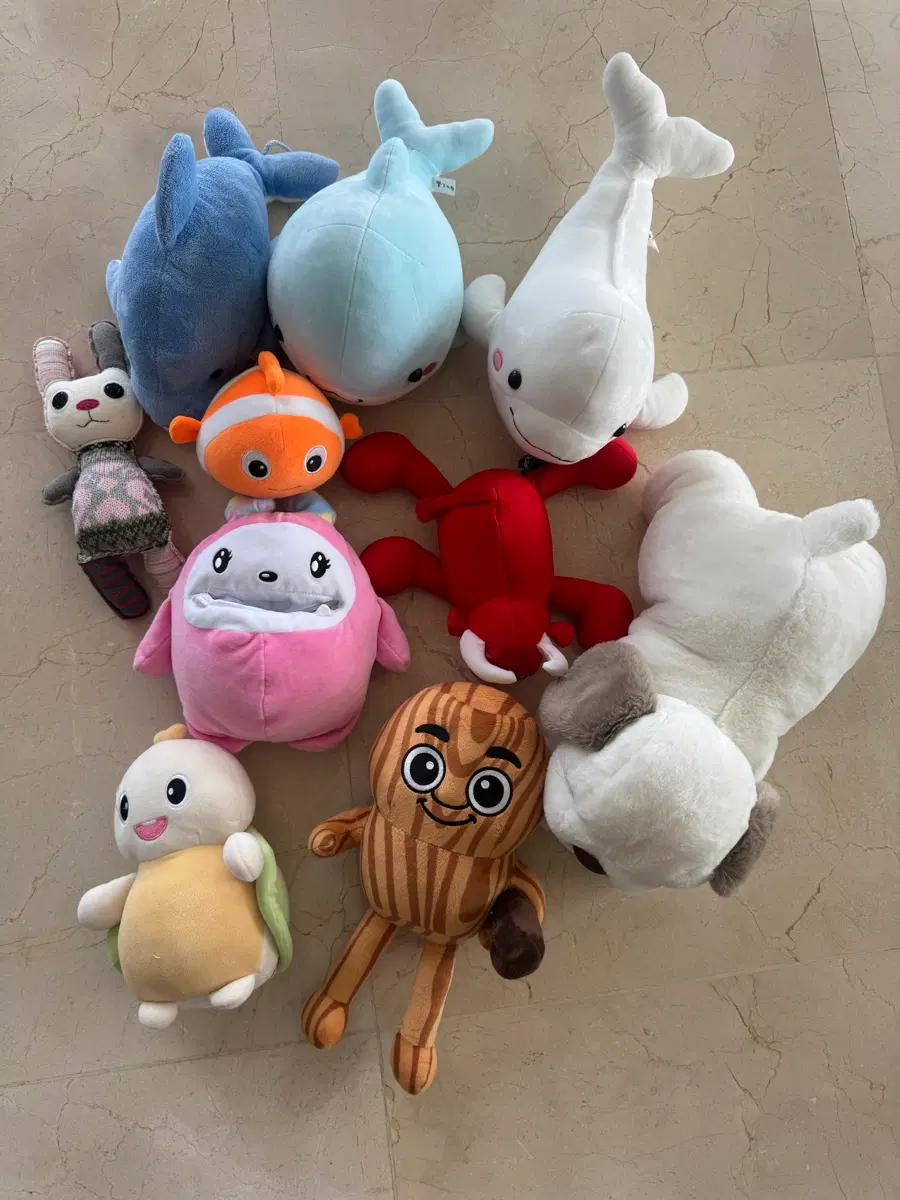 다양한 인형 세트