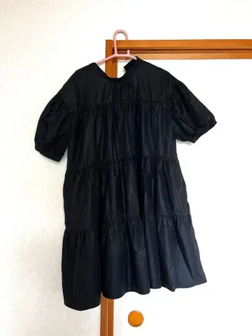 ViS 티어드 미니 원피스 블랙 반팔