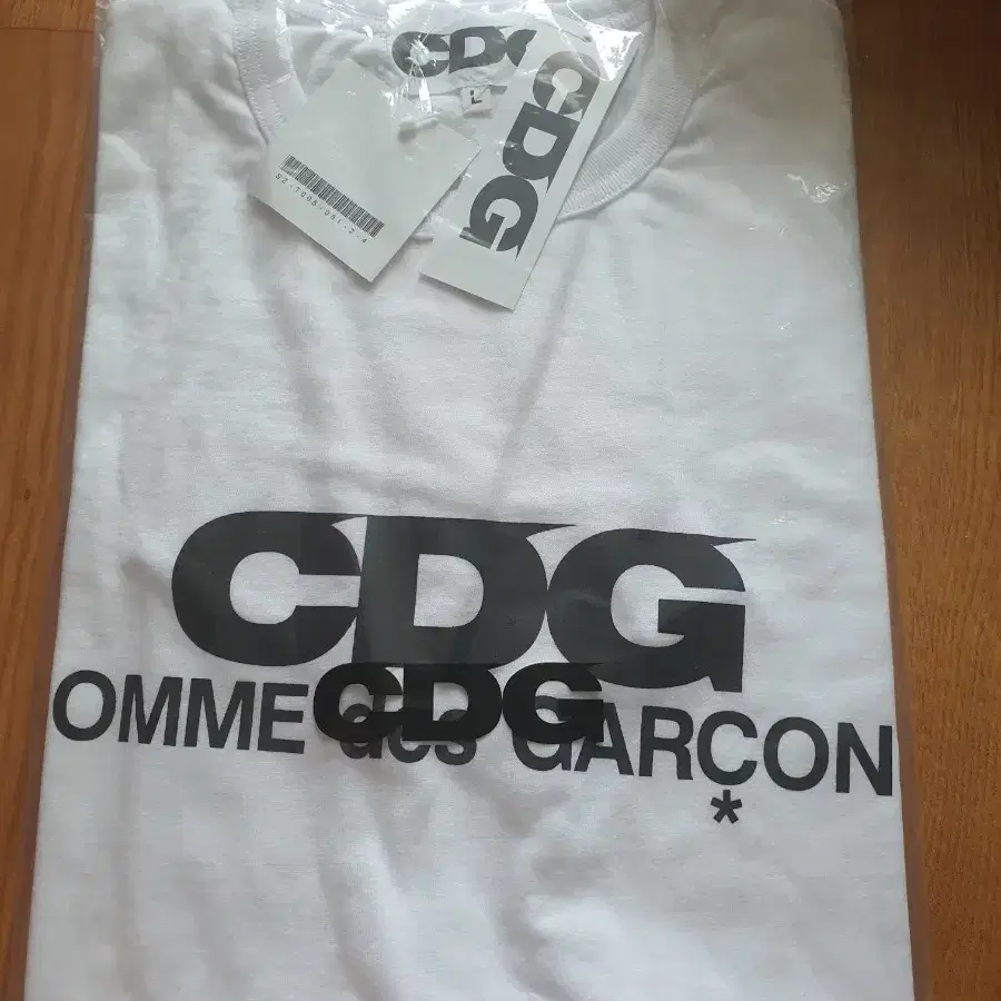 CDG 꼼데가르송 반팔 티셔츠 화이트L