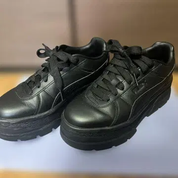 PUMA 통굽 스니커즈 블랙 여성용 리보 플랫폼