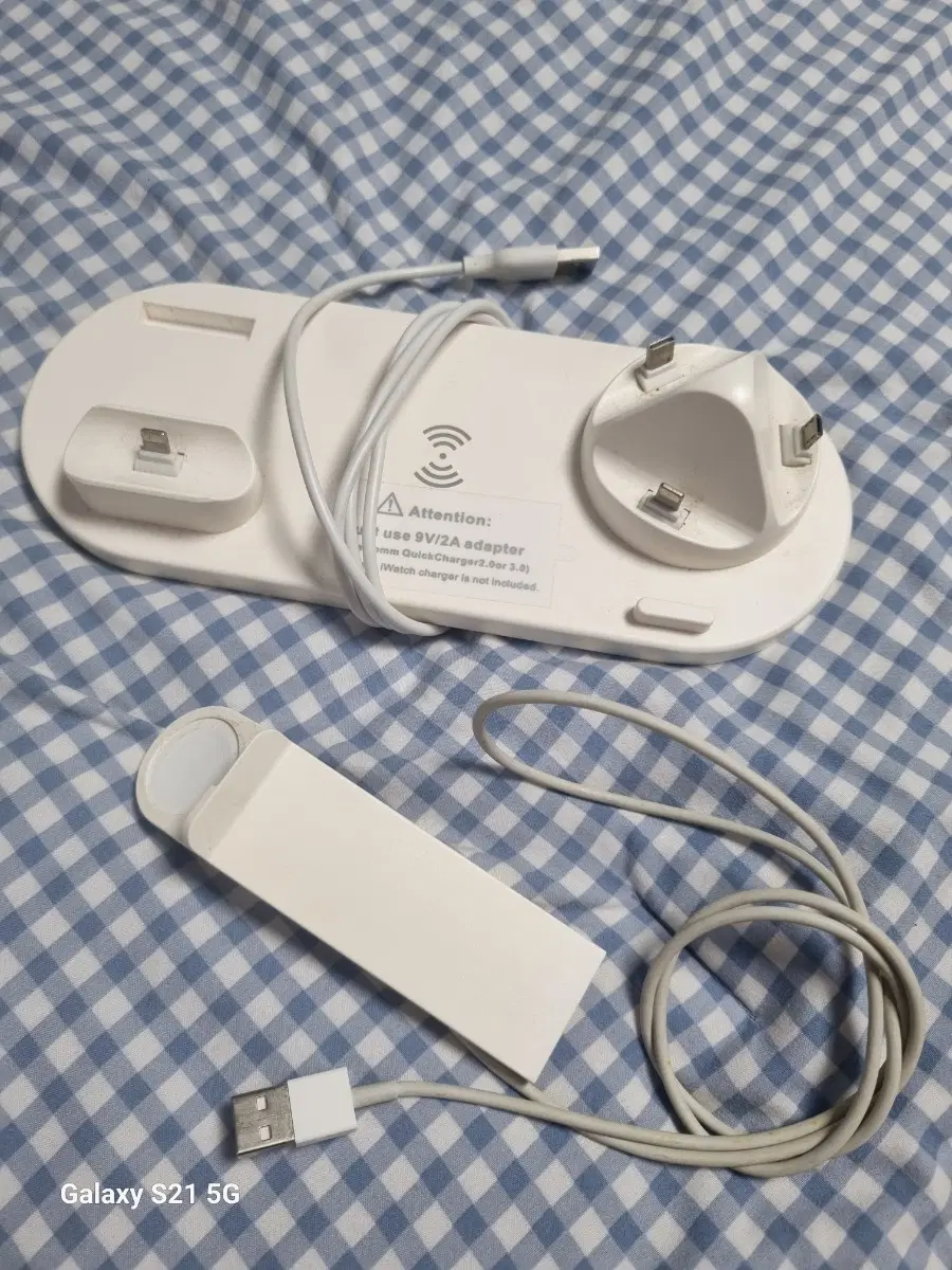 화이트 3 in 1 무선 충전기