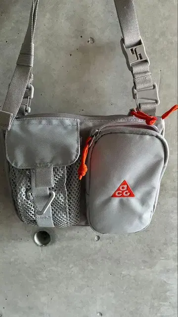 Nike ACG 바디백 그레이