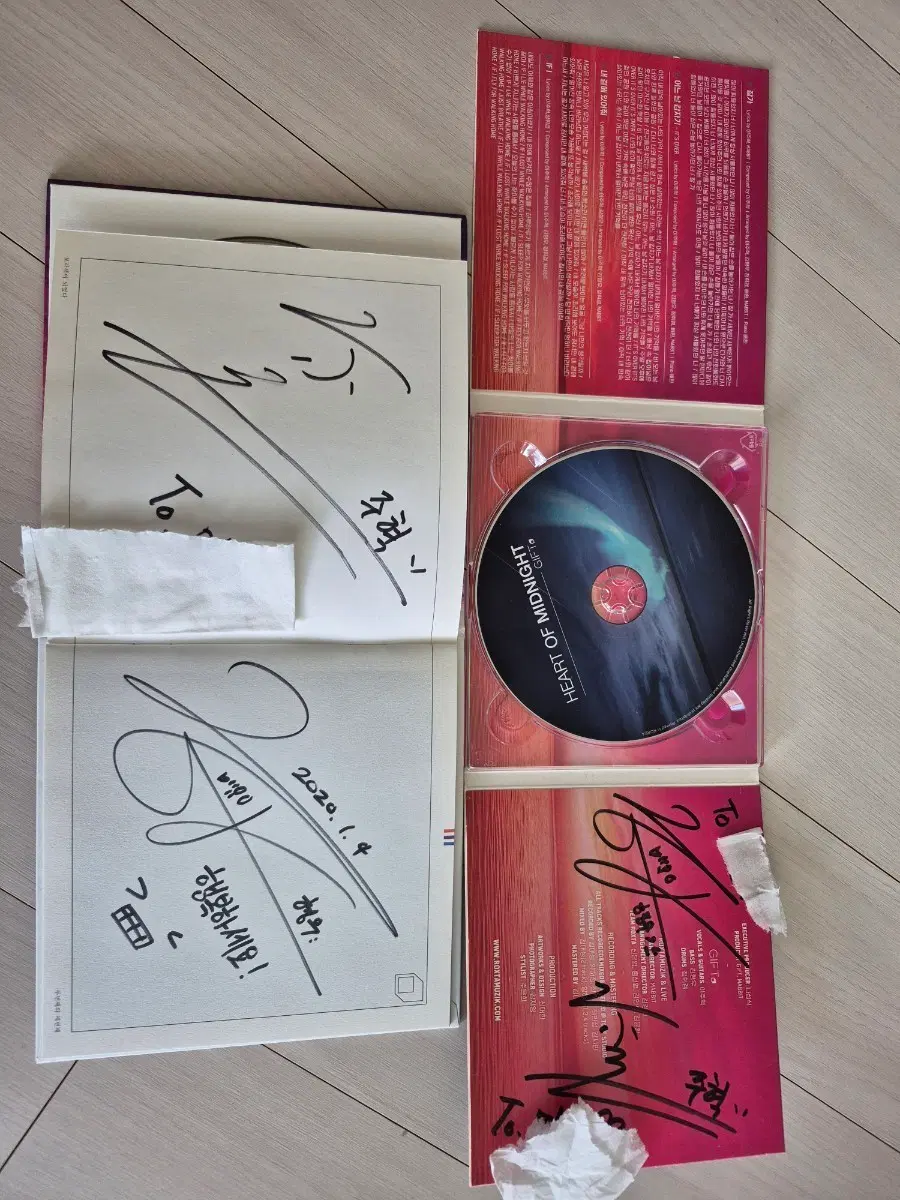 친필사인  GIFT CD 앨범 2장 팝니다