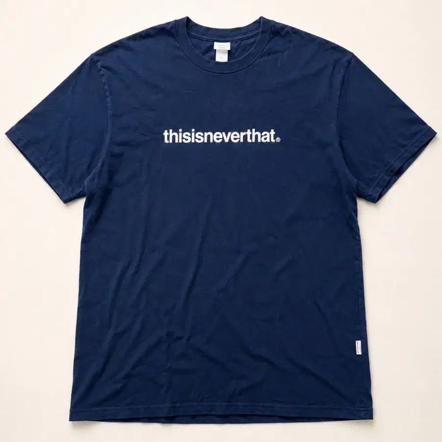 Thisisneverthat 디네뎃 네이비 로고 라운드 반팔 P604