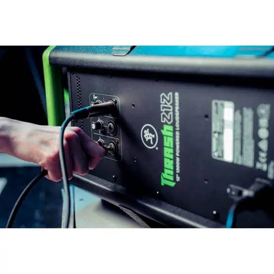 Thrash215 맥키 MACKIE 15인치 1300W 파워드스피커 신품
