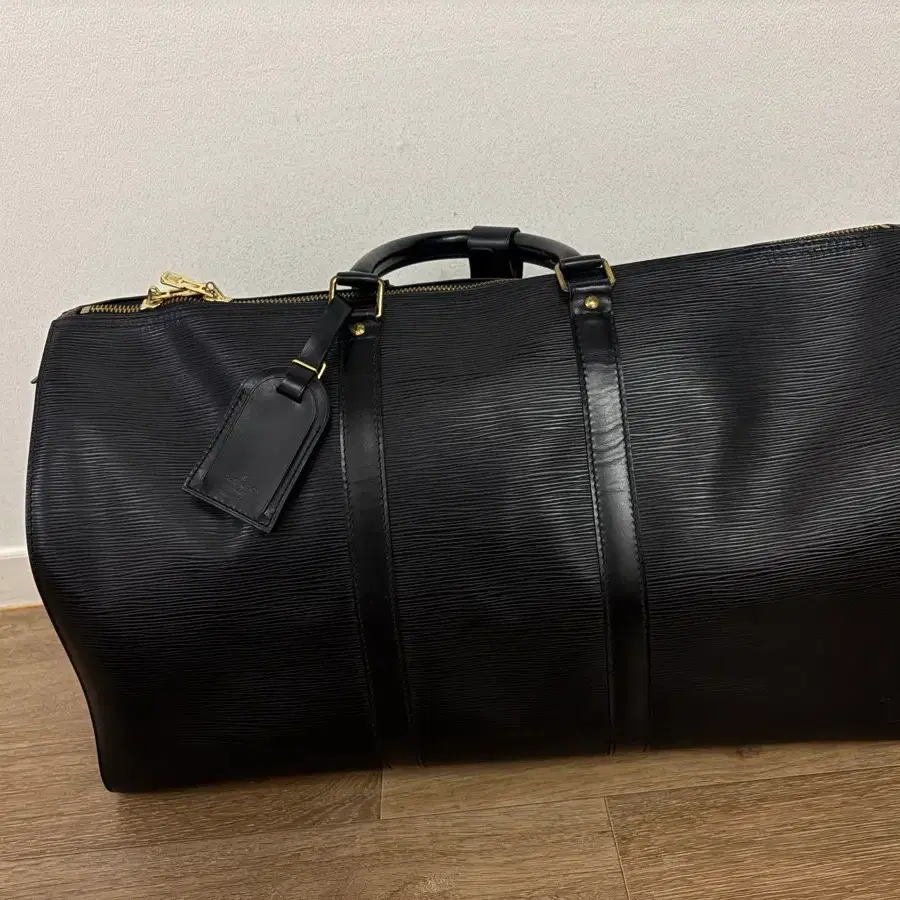 루이비통 에피 키폴 가죽 더플 백 블랙
