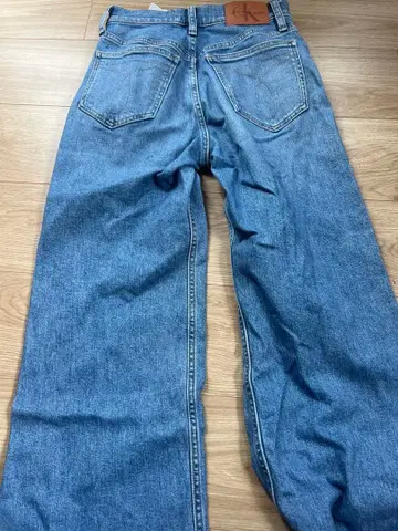 Calvin Klein Jeans 하이라이즈 와이드 레그 데님 W25