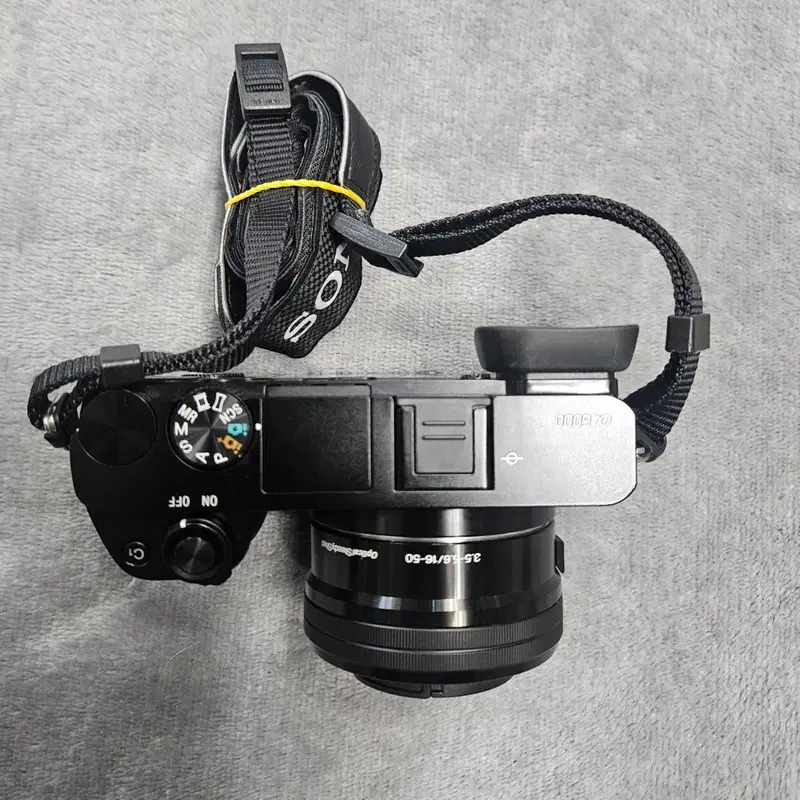 소니 알파 A6000 미러리스 카메라 16-50mm 렌즈 포함