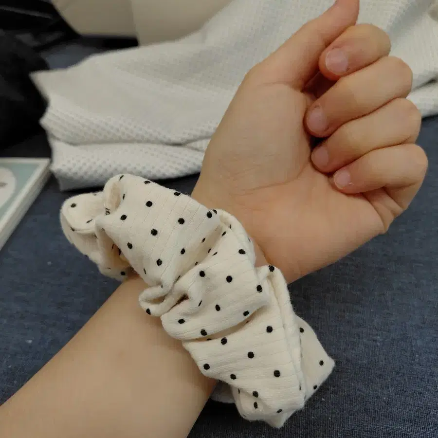 [핸드메이드] 땡땡이 헤어 슈슈