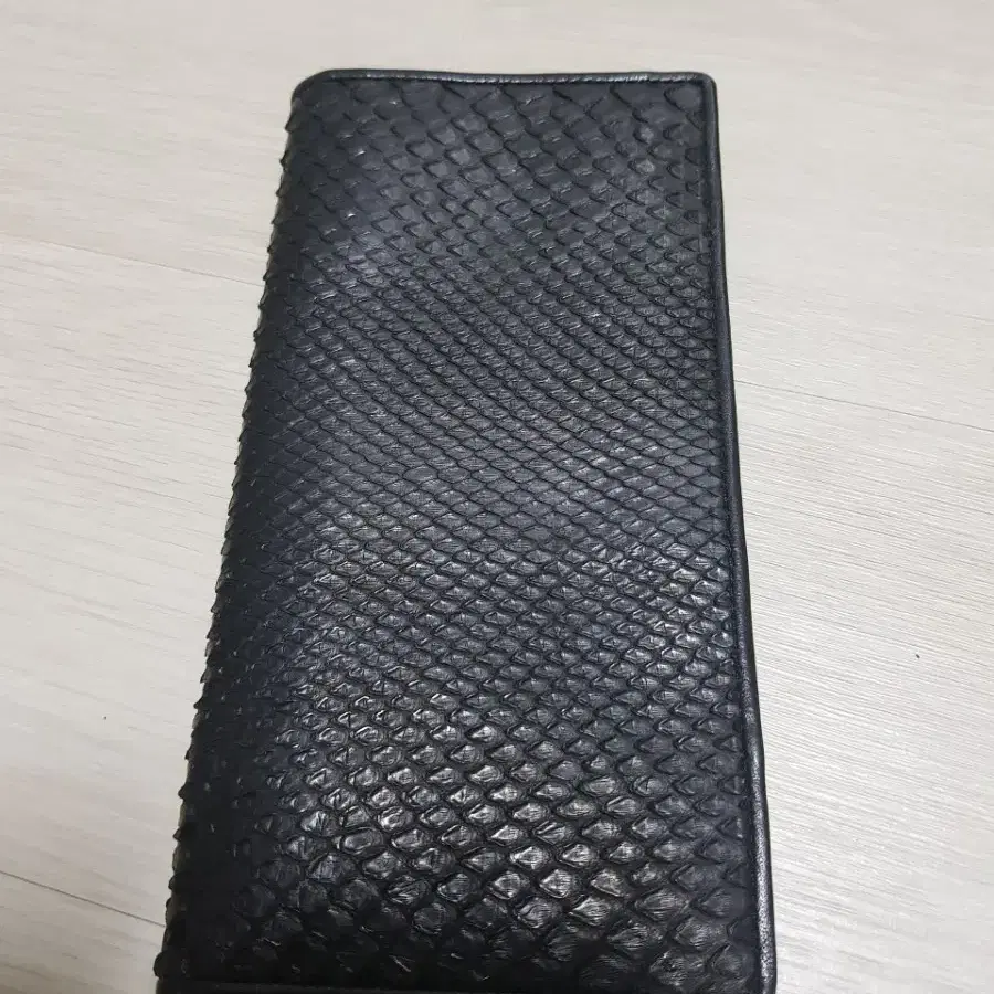 뱀피 롱 지갑 블랙