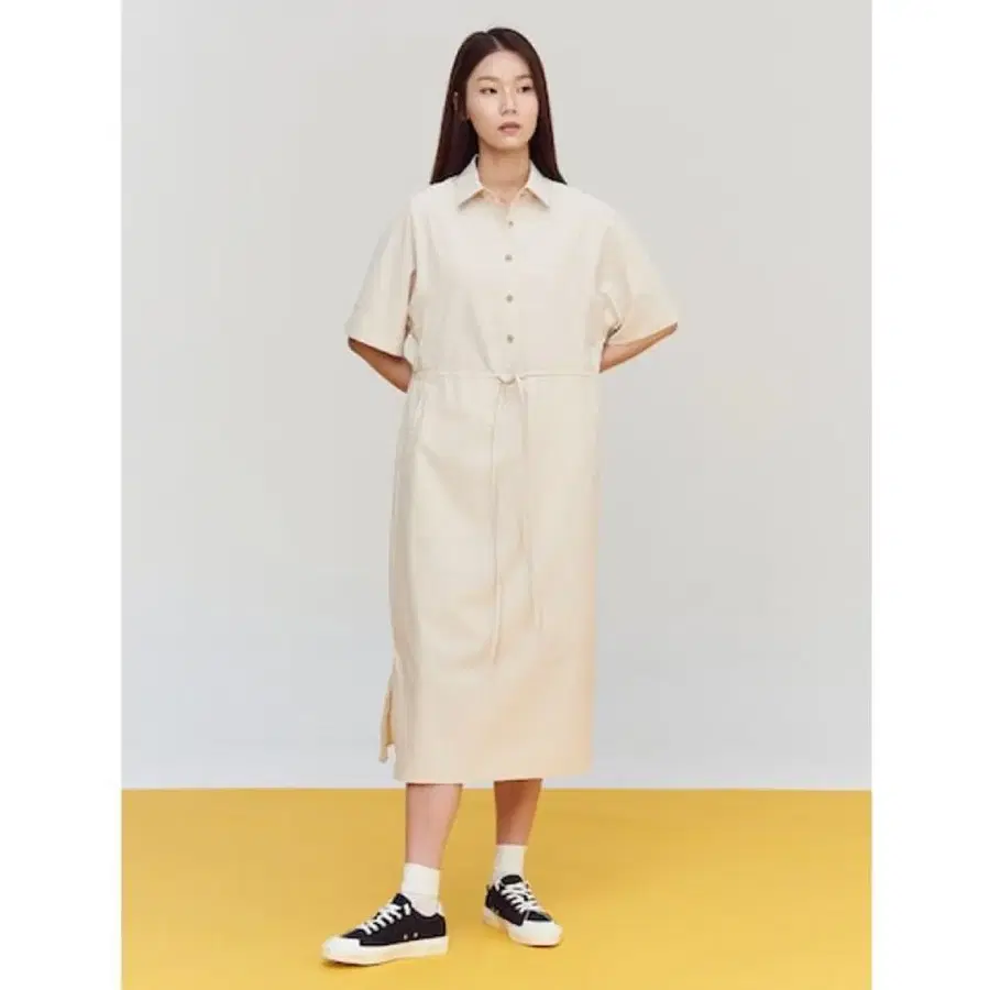 빈폴 레이디스 21년 바스락 반팔 원피스 하객룩 베이지 결혼식 스트링