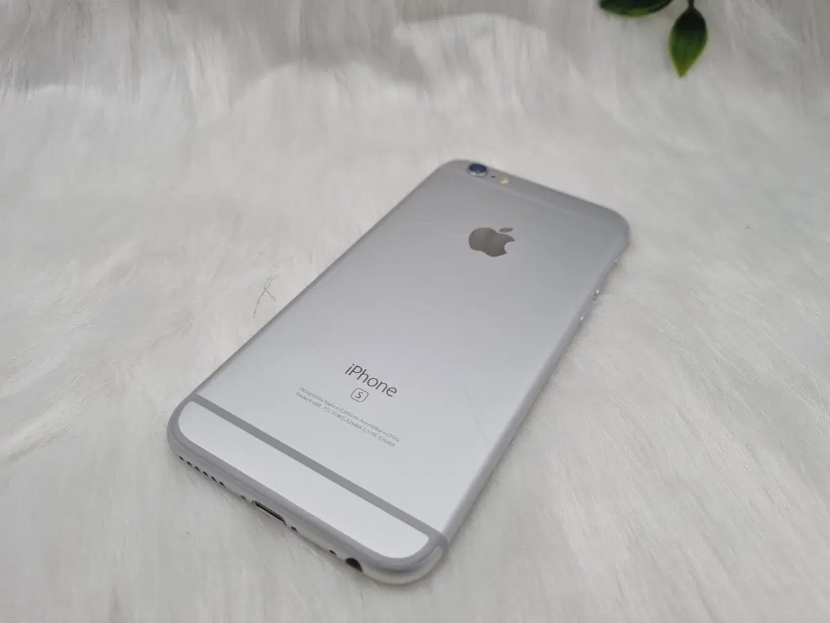 아이폰6s 128 GB 실버 해외판sss급(무음카메라)팝니다