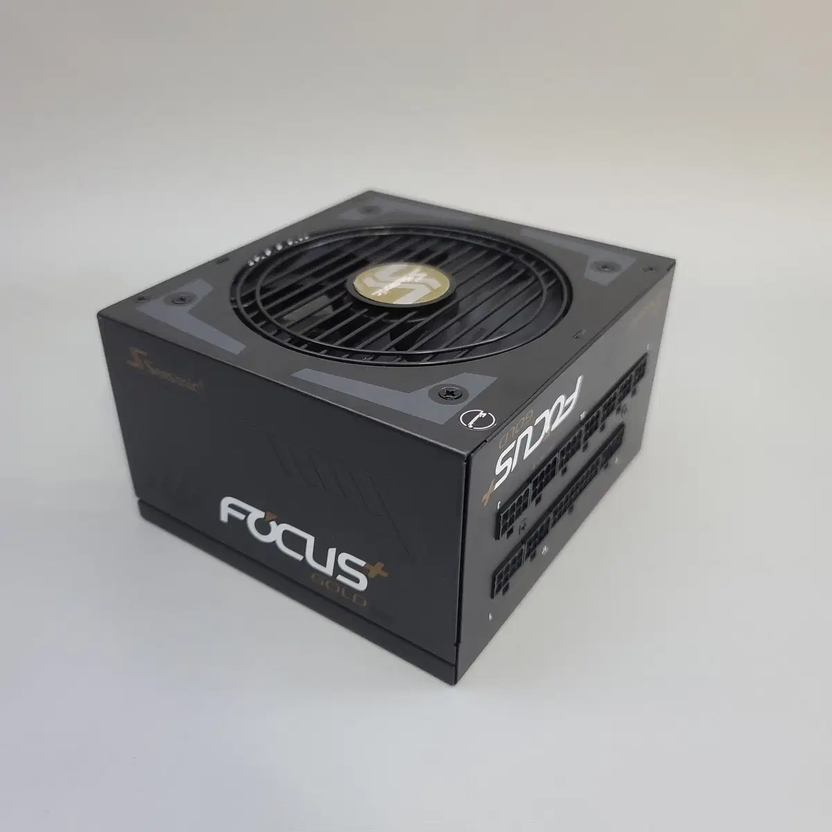 시소닉 FOCUS PLUS Gold 풀모듈러 650W 파워 판매합니다