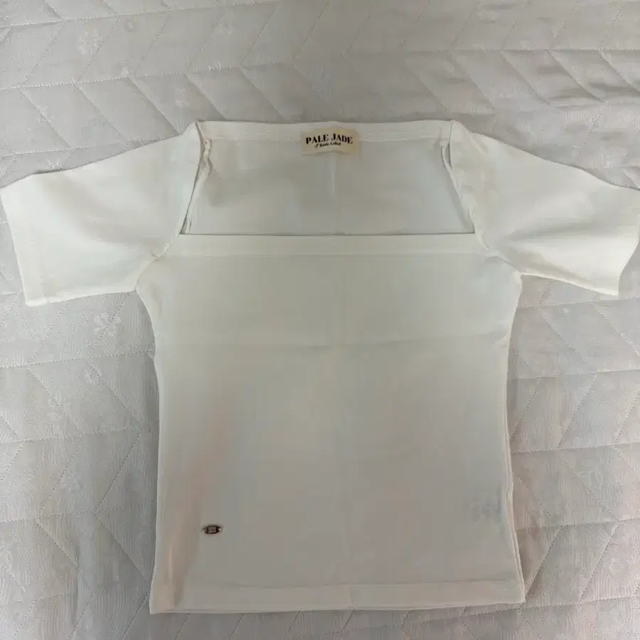페일제이드 deep square neck t (white)