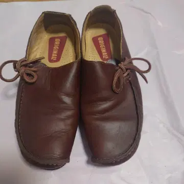 Clarks ORIGINALS 가죽 모카신 브라운 왈라비 브라운