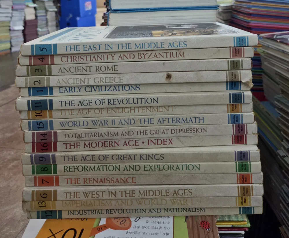 UNIVERSAL HISTORY OF THE WORLD GOLDEN