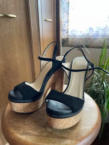 JIMMY CHOO 코르크 밑창 샌들 블랙 39하프