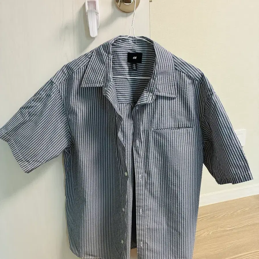 H&M 쇼트 슬리브 시어서커 셔츠 루즈핏 S사이즈