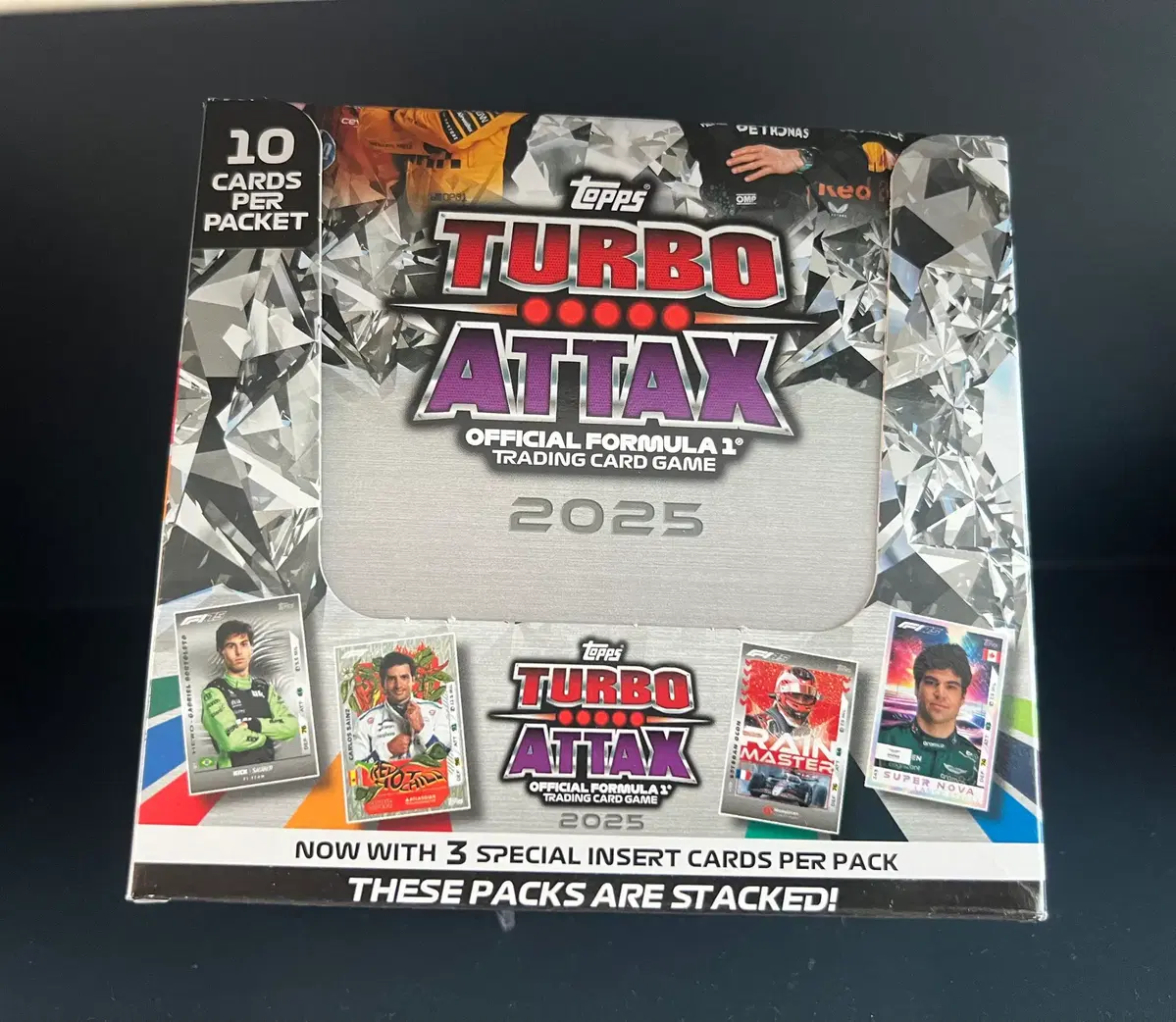 2025 Topps 포뮬러 1 F1 터보 어택스 박스 (카드 240장)