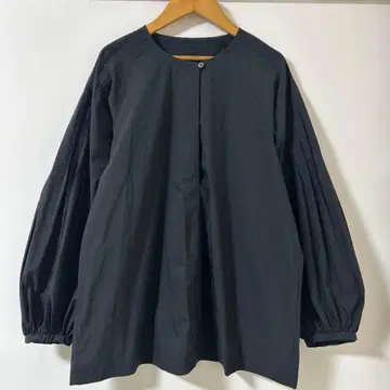 B&Y UNITED ARROWS 핀턱 슬리브 블라우스 블랙
